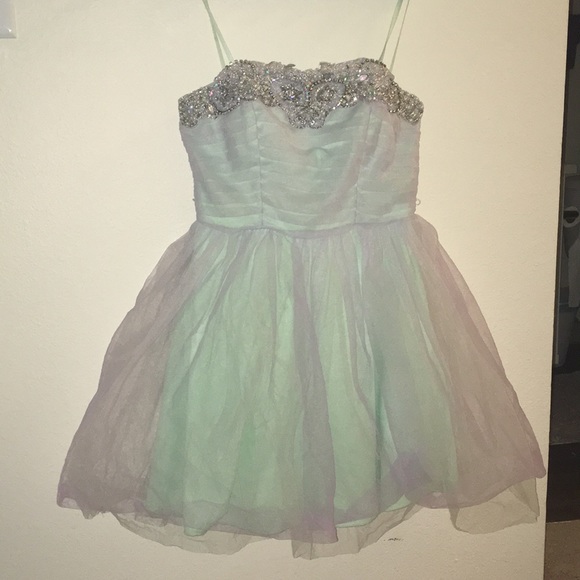 Beautiful Prom Dress - Size 5 - Picture 1 of 4